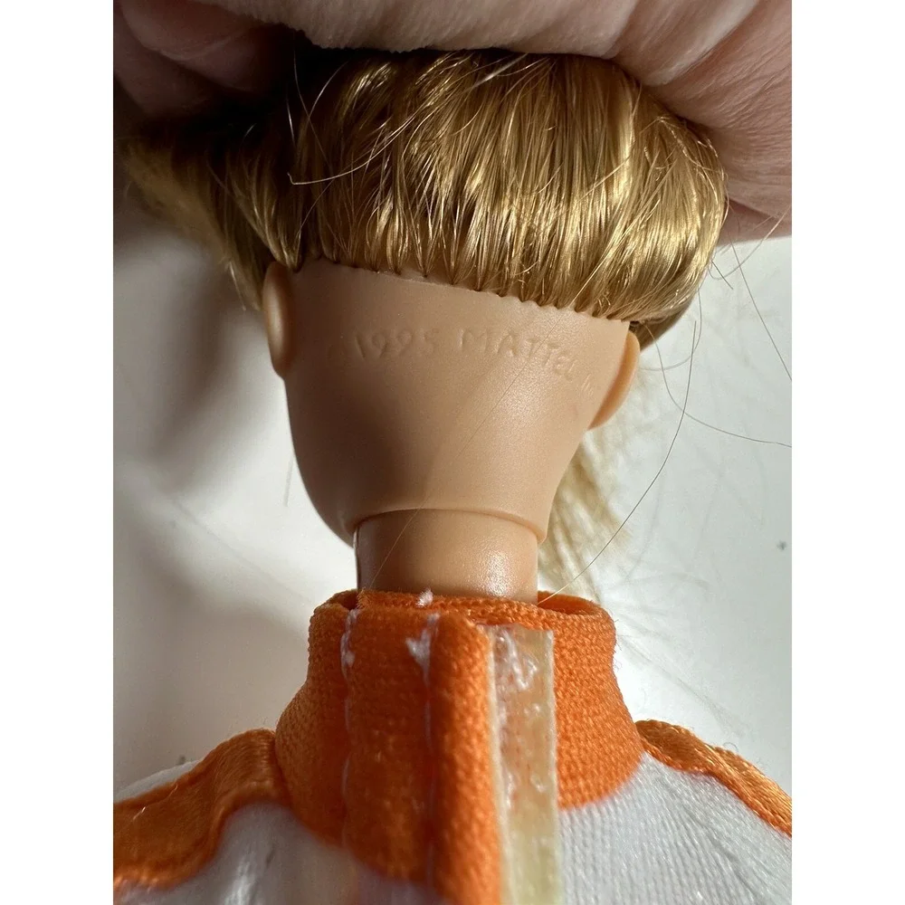 Vintage 1995 Barbie Mattel Red‎ Hair Straight Long Blue Eyes Univ Tennessee